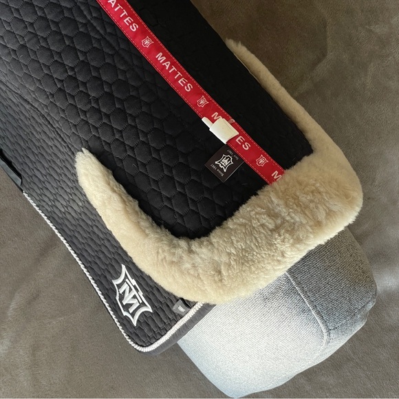 Mattes sheepskin jumping saddle pad black - Picture 15 of 15